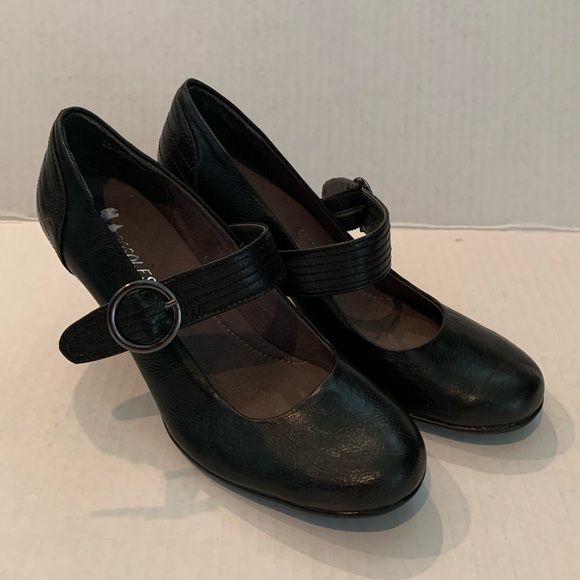 Heels - Picture 1 of 1